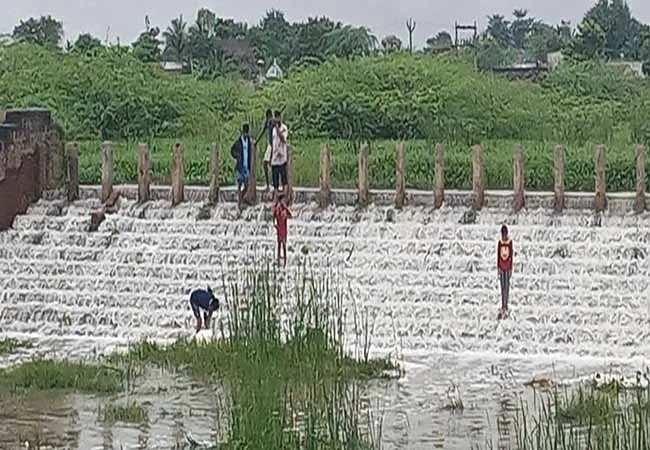 sivagangai district karaikudi lake picnic heavy rain 